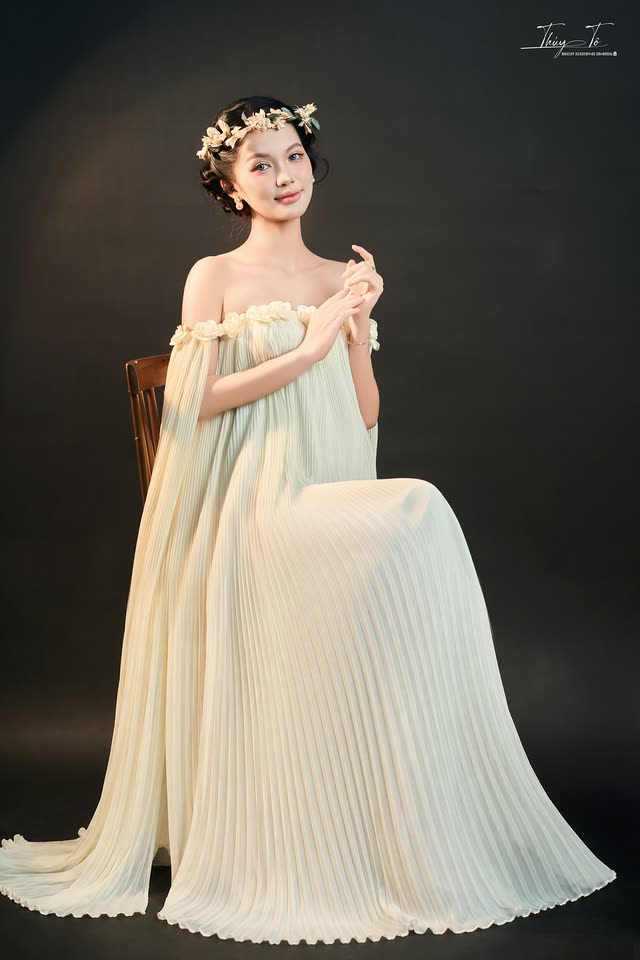 Mom trong bộ ảnh Siêu mẫu Bầu tại Thúy Tô Studio
