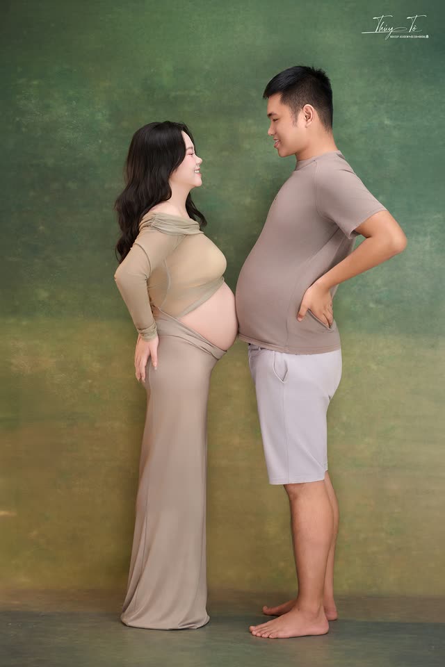 Mom cùng gia đình trong concept lụa be