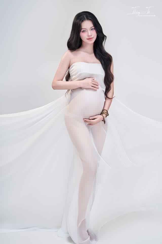 KHOẢNH KHẮC — concept voan trắng, nền sáng tại Thúy Tô Studio