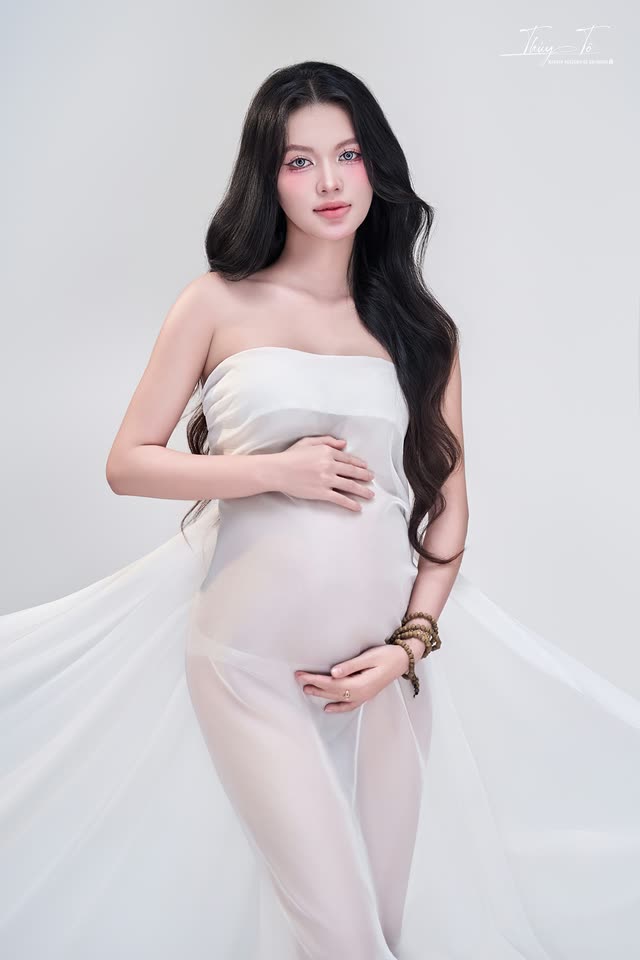 KHOẢNH KHẮC — concept voan trắng, nền sáng tại Thúy Tô Studio