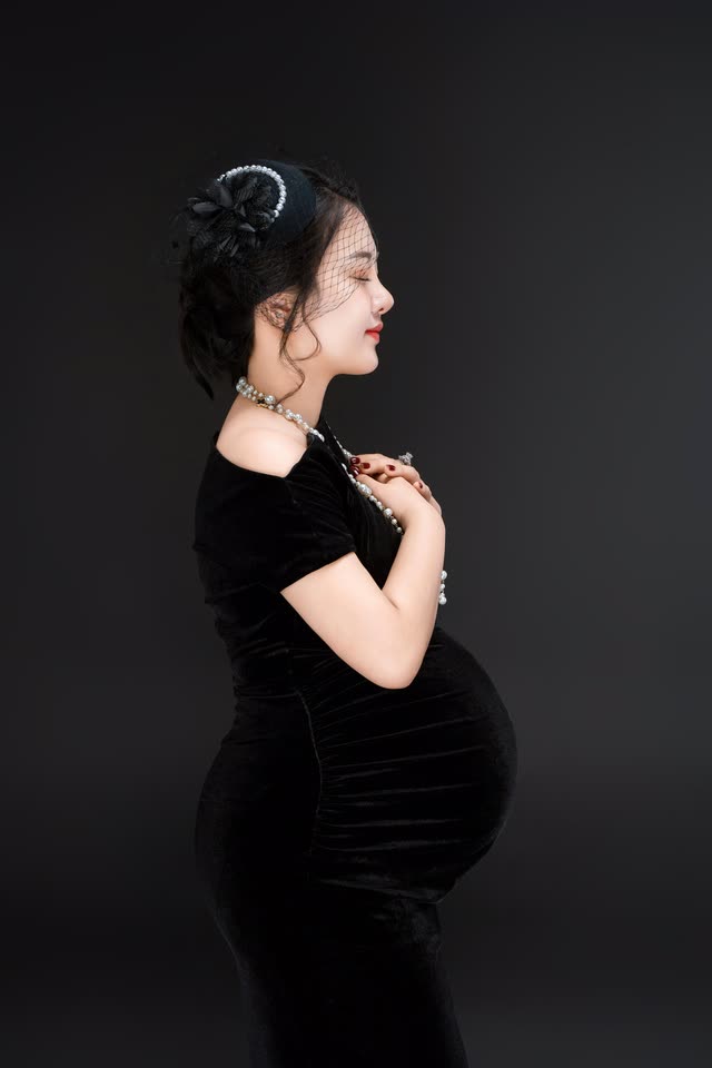 VĨNH CỬU — concept nhung đen, ngọc trai tại Thúy Tô Studio